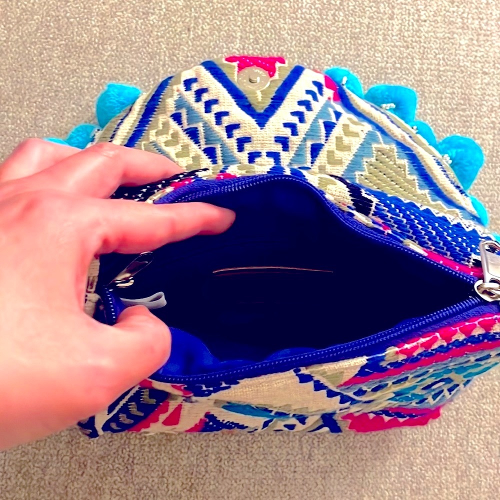 Embroidered pom pom purse - Picture 3 of 4